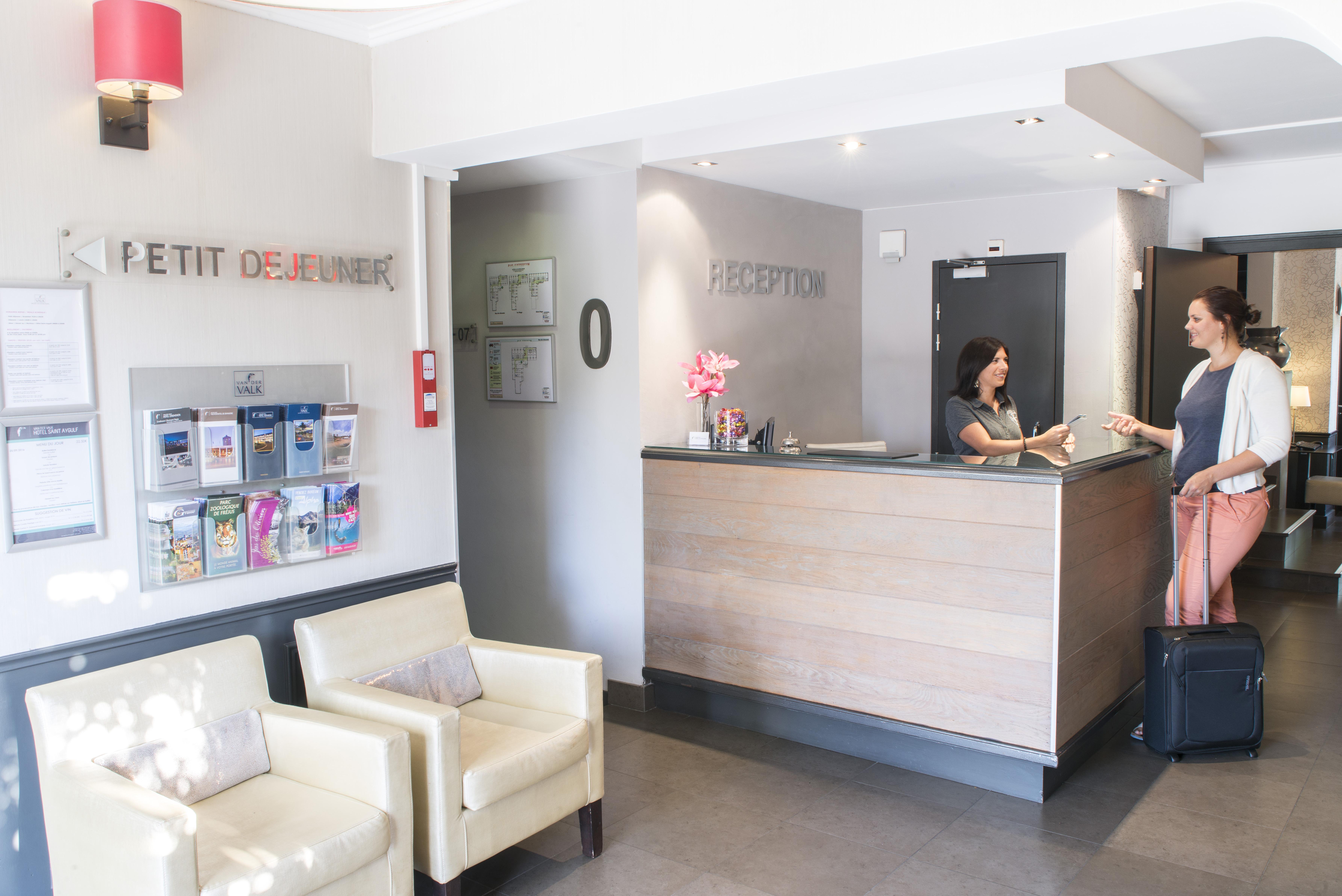 Van Der Valk Hotel Le Catalogne Saint Aygulf Bagian luar foto