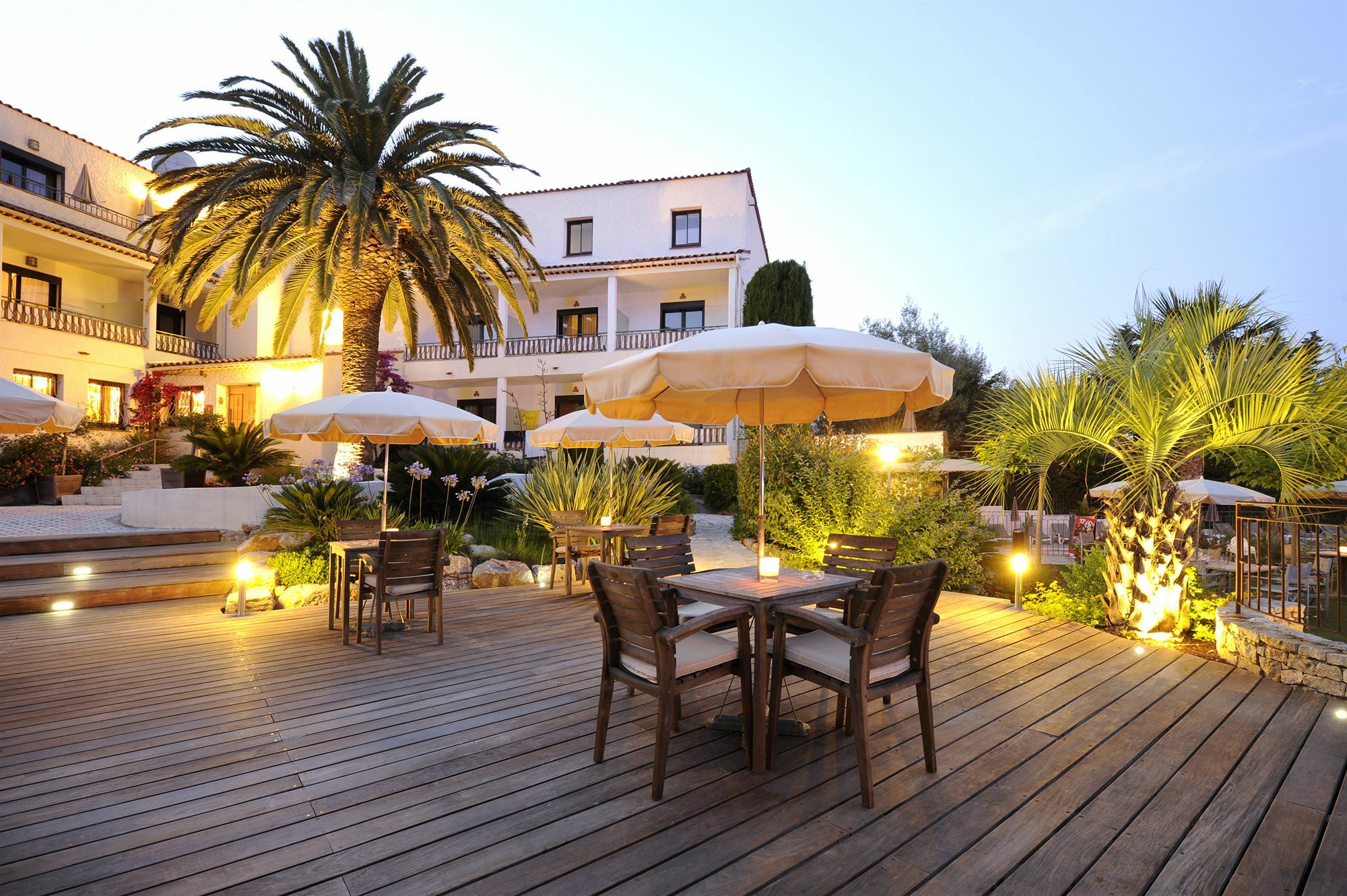 Van Der Valk Hotel Le Catalogne Saint Aygulf Bagian luar foto